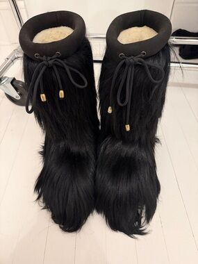 Goldbergh AUTUMN Goat Fur Shearling-Lined Black Boots